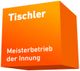 Orange Box mit weißer Aufschrift: "Tischler Meisterbetrieb der Innung".