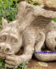 großer liegender Drache