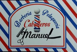 Barbería y peluquería "Manuel" para caballeros, con fondo de rayas roja, azul y blanca.