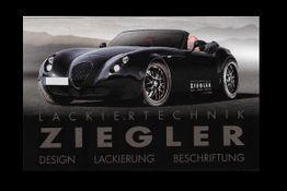 Schwarzes Sportauto mit Schriftzug "Ziegler: Design, Lackierung, Beschriftung" im Hintergrund.