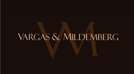 Logo com texto "Vargas & Mildemberg" em dourado sobre fundo marrom escuro.