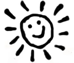 Kindlich gezeichnete Sonne mit Gesicht und Strahlen auf weißem Hintergrund.
