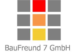 Sechs graue, ein rotes, ein orangefarbenes und ein gelbes Quadrat; Text: BauFreund 7 GmbH.