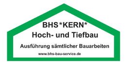Schild mit grünem Rand: BHS*KERN* Hoch- und Tiefbau, alle Bauarbeiten, www.bhs-bau-service.de.
