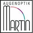 Logo von Augenoptik Martin, moderner Schriftzug mit farbigem Bogen über dem "M".
