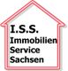 Logo: Roter Hausumriss mit der Aufschrift "I.S.S. Immobilien Service Sachsen" in Schwarz.