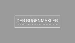 Grau hinterlegtes Logo mit Text: "DER RÜGENMAKLER - Immobilien auf der Sonneninsel".