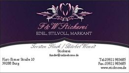 Geschäftskarte mit floraler Verzierung, Kontaktinfos und der Aufschrift "F&W Stickerei".