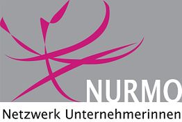 Graues Logo mit pinkem Symbol, Text "NURMO Netzwerk Unternehmerinnen".