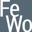 Buchstaben "FeWo" in Weiß auf dunklem Hintergrund.