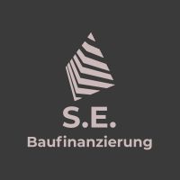 Logo mit Pyramide und Text "S.E. Baufinanzierung" auf dunklem Hintergrund.