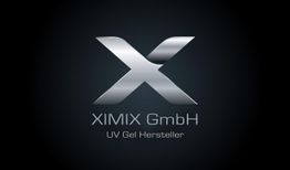 Silbernes "X" Logo mit Schriftzug: "XIMIX GmbH, UV Gel Hersteller" auf dunklem Hintergrund.