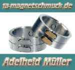 Zwei silberne Magnetringe mit goldenen Details, Webseite: ta-magnetschmuck.de, Name: Adelheid Müller.