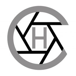 Logo circulaire avec un "C" gris, un "H" au centre et des lignes noires formant un diaphragme.