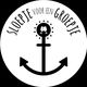 Logo met anker en tekst "Sloepje voor een Groepje", met glazen in het midden.