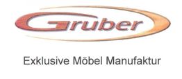 Logo von "Gruber Exklusive Möbel Manufaktur" mit braunem Schriftzug und ovalem Design.