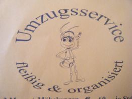 Zeichnung einer Ameise mit der Aufschrift "Umzugsservice fleißig & organisiert".