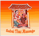 Illustration einer thailändischen Massage unter einem Dach. Text: "Sabai Thai Massage".