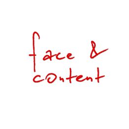 Roter handgeschriebener Text: "face & content" auf weißem Hintergrund.