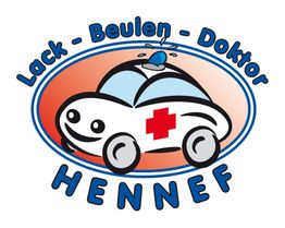 Comic-Auto mit Lächeln und rotem Kreuz, Text: Lack-Beulen-Doktor Hennef, Sirene oben.