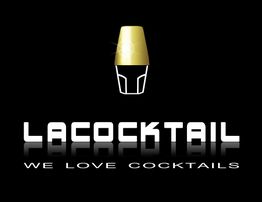 Logo mit goldener Cocktailshaker und Text: "LACOCKTAIL - WE LOVE COCKTAILS" auf schwarzem Hintergrund.