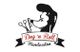 Logo des Hundesalons "Dog 'n Roll" mit Schere, Kamm und Friseurfigur.