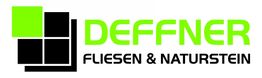 Logo von Deffner Fliesen & Naturstein mit grünen und schwarzen Quadraten.
