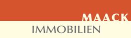 Logo mit Text "MAACK IMMOBILIEN" auf orange-beigem Hintergrund.