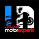 Logo met motor en tekst: "Friese motorexperts" in wit en rood op zwarte achtergrond.