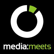 Logo von media:meets, schwarzer Hintergrund mit grün-weißem Kreis und Text darunter.