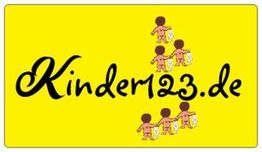 Gelber Hintergrund mit dem Schriftzug "Kinder123.de" und sechs Babys in Windeln.