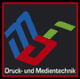 Logo in Blau, Rot und Grün mit dem Text „Druck- und Medientechnik“ auf schwarzem Hintergrund.
