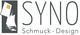 Logo von SYNO Schmuck-Design, links abstrakte Form in Schwarz-Weiß mit gelbem Quadrat.