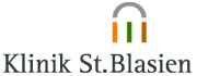 Logo der Klinik St. Blasien mit stilisiertem Torbogen in Grau, Orange und Grün.