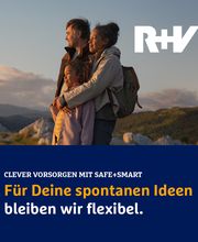 Familie steht draußen bei Sonnenuntergang, Text: "Für Deine spontanen Ideen bleiben wir flexibel."