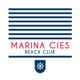 Logo de "Marina Cies Beach Club" con líneas azules horizontales y un timón marino en la base.