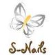 Ein stilisierter Schmetterling über dem Schriftzug „S-Nails“ auf weißem Hintergrund.