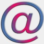 Buntes 3D-@-Symbol mit blauen und rosa Schattierungen auf grauem Hintergrund.