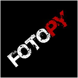 "Schwarzer Hintergrund mit abgewetztem Text 'FOTOPY' in Weiß und Rot."