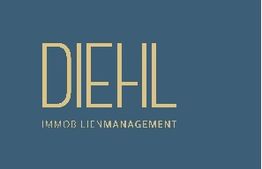 DIEHL Immobilienmanagement-Logo mit gelber Schrift auf blauem Hintergrund.
