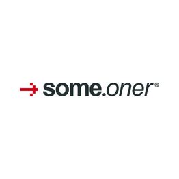 Schwarzer Text "some.oner®" mit rotem Pfeil nach rechts auf weißem Hintergrund.