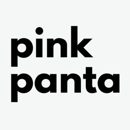 „Pink Panta“ in schwarzen Buchstaben auf weißem Hintergrund.
