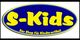 Blaues Oval mit gelber Schrift "S-Kids", darunter "Der Shop für Kinderartikel".
