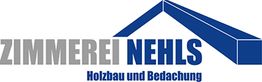 Logo der Zimmerei Nehls mit stilisiertem Dach und Schriftzug „Holzbau und Bedachung“.