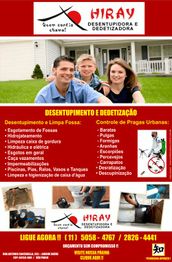 Folheto de serviços de desentupimento e controle de pragas com imagem de família sorridente.