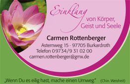 Visitenkarte mit Lotusblume, Kontaktinformationen und dem Spruch: „Wenn Du es eilig hast, mache einen Umweg.“