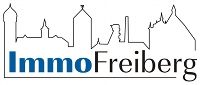 Logo von ImmoFreiberg mit Skyline einer Stadt in Schwarz und Text in Blau und Schwarz.