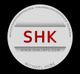 Graues Logo mit rotem "SHK" und Website-URL. Umrandung mit Text über Dienstleistungen.