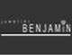 Logo mit dem Text "Juwelier BENJAMIN" und einem Diamantsymbol über einem grauen Hintergrund.