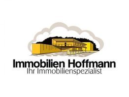 Logo von Immobilien Hoffmann mit Gebäude und Text "Ihr Immobilienspezialist".